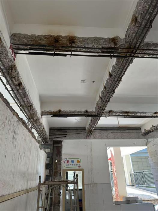 碳纖維加固施工